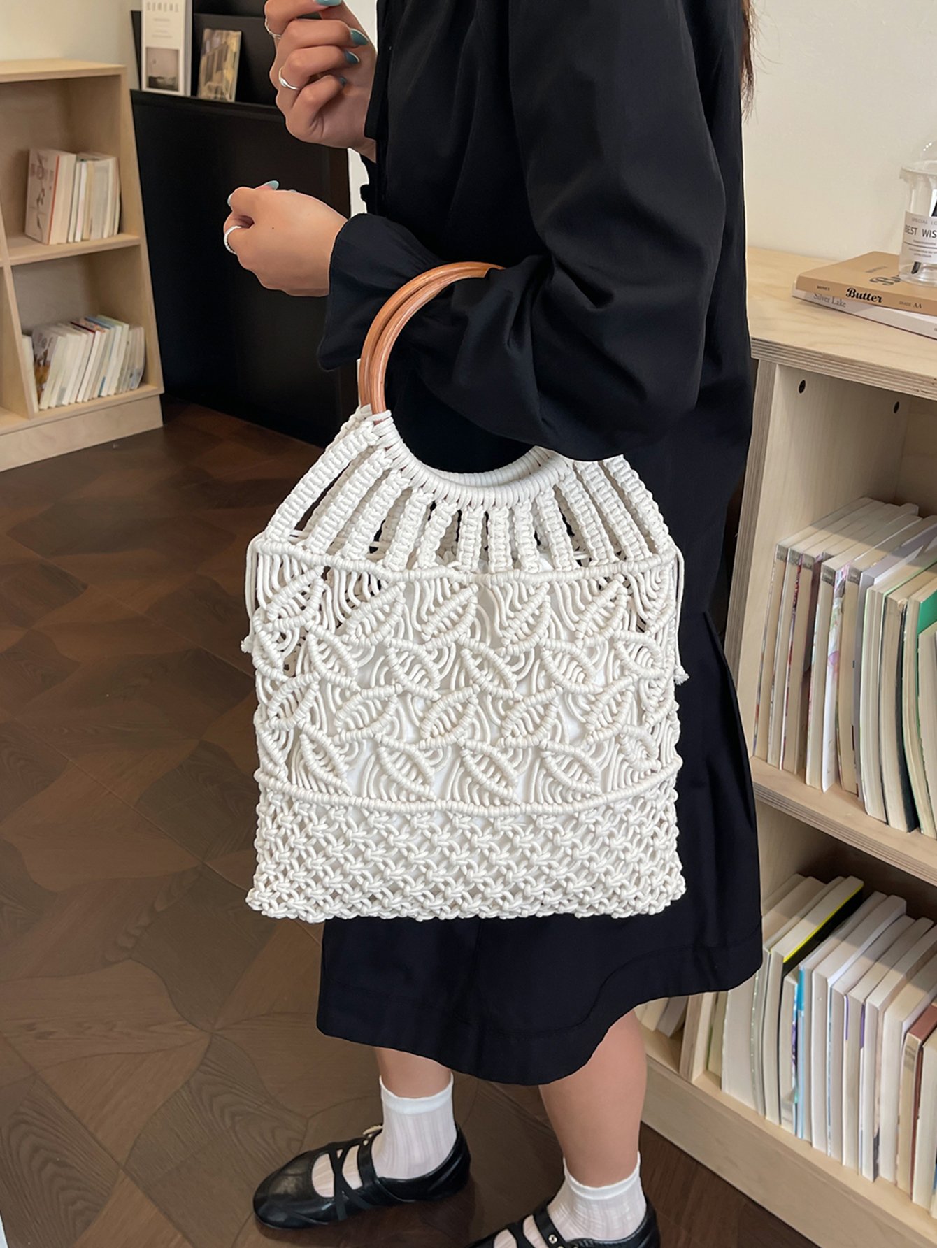 White Macrame Handbag with Wooden Handle