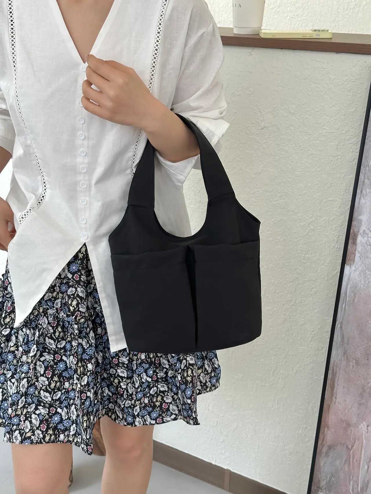 Black Solid Handbag with Pocket