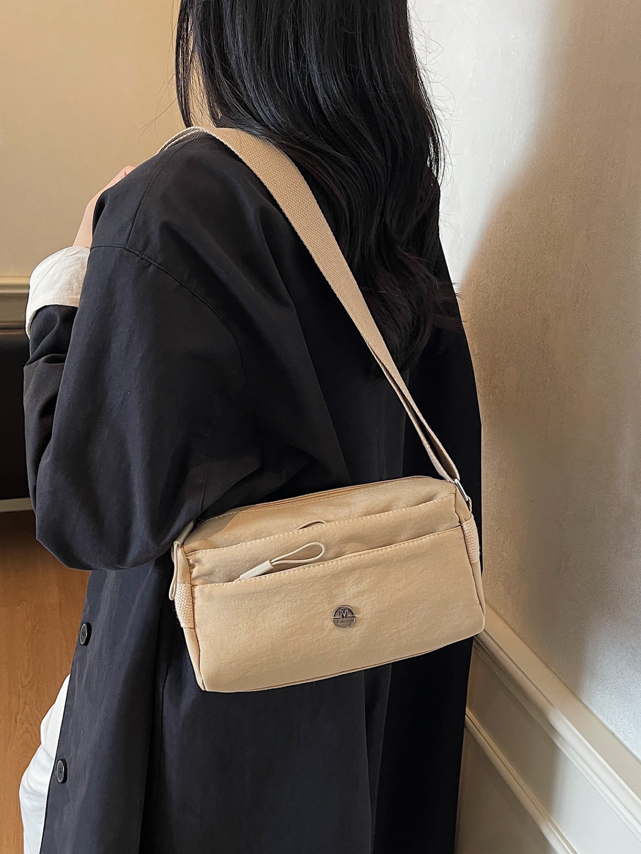 حقيبة كروس بودي سادة بلون بيج