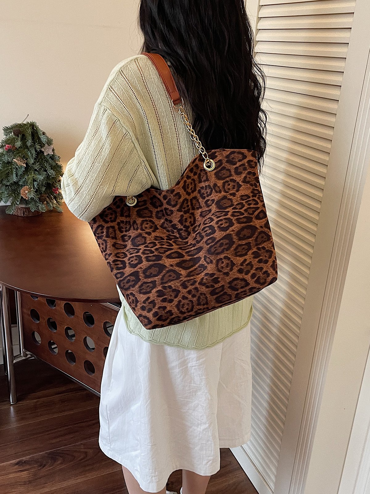 حقيبة كتف بطبعة ليوپارد