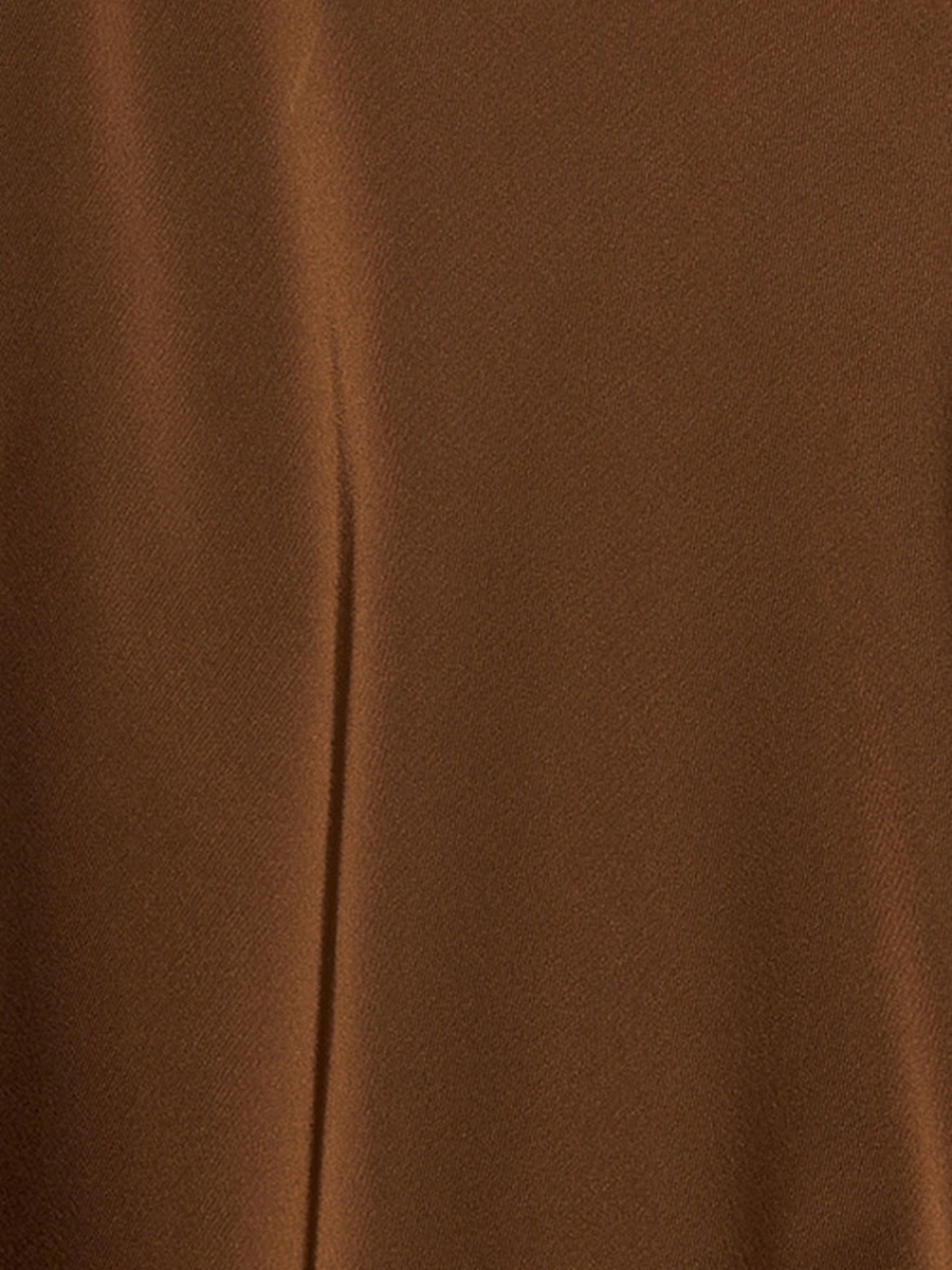 تنورة انسيابية طويلة