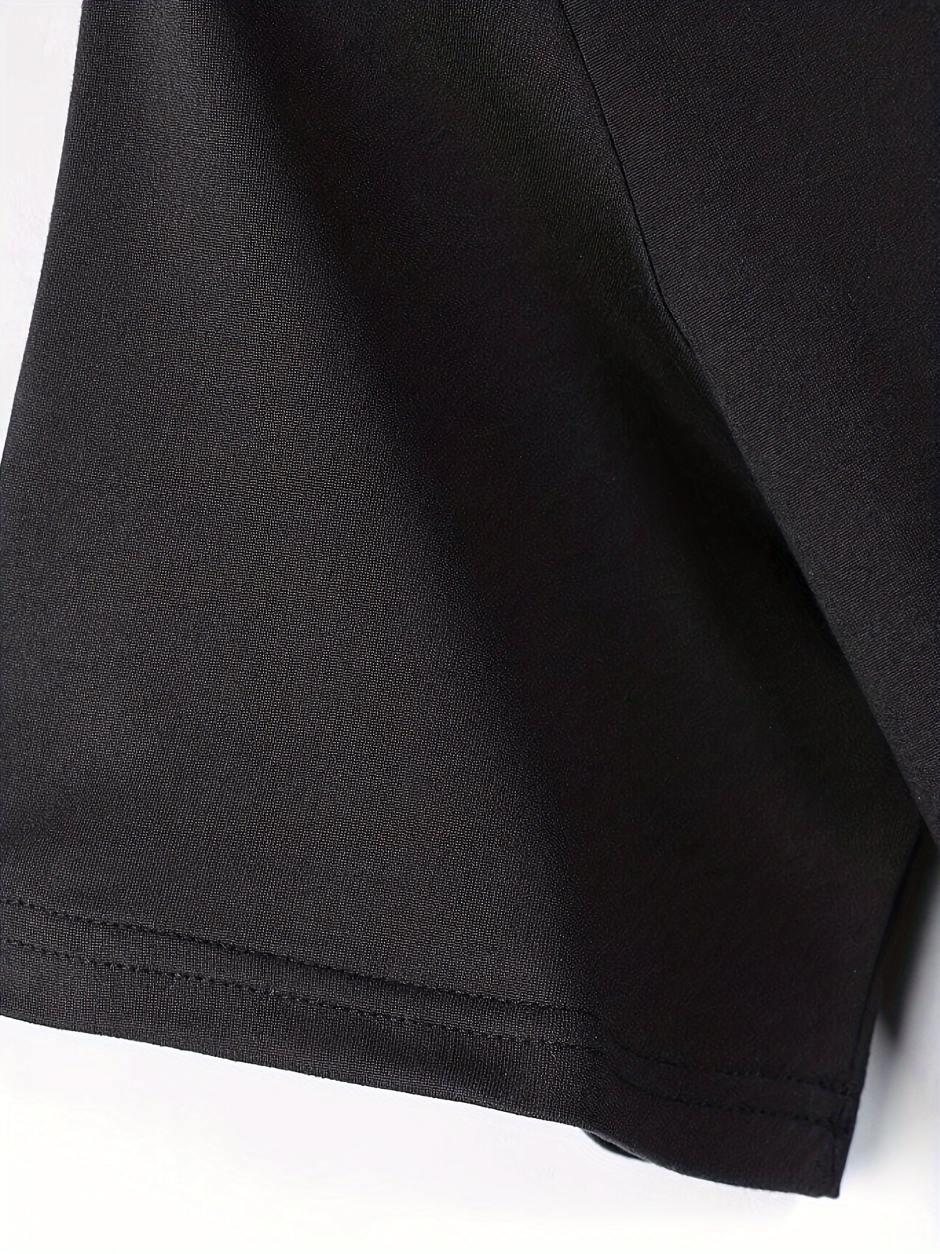 تيشيرت بقصة فضفاضة وياقة دائرية وطبعة غرافيك باللون الأسود