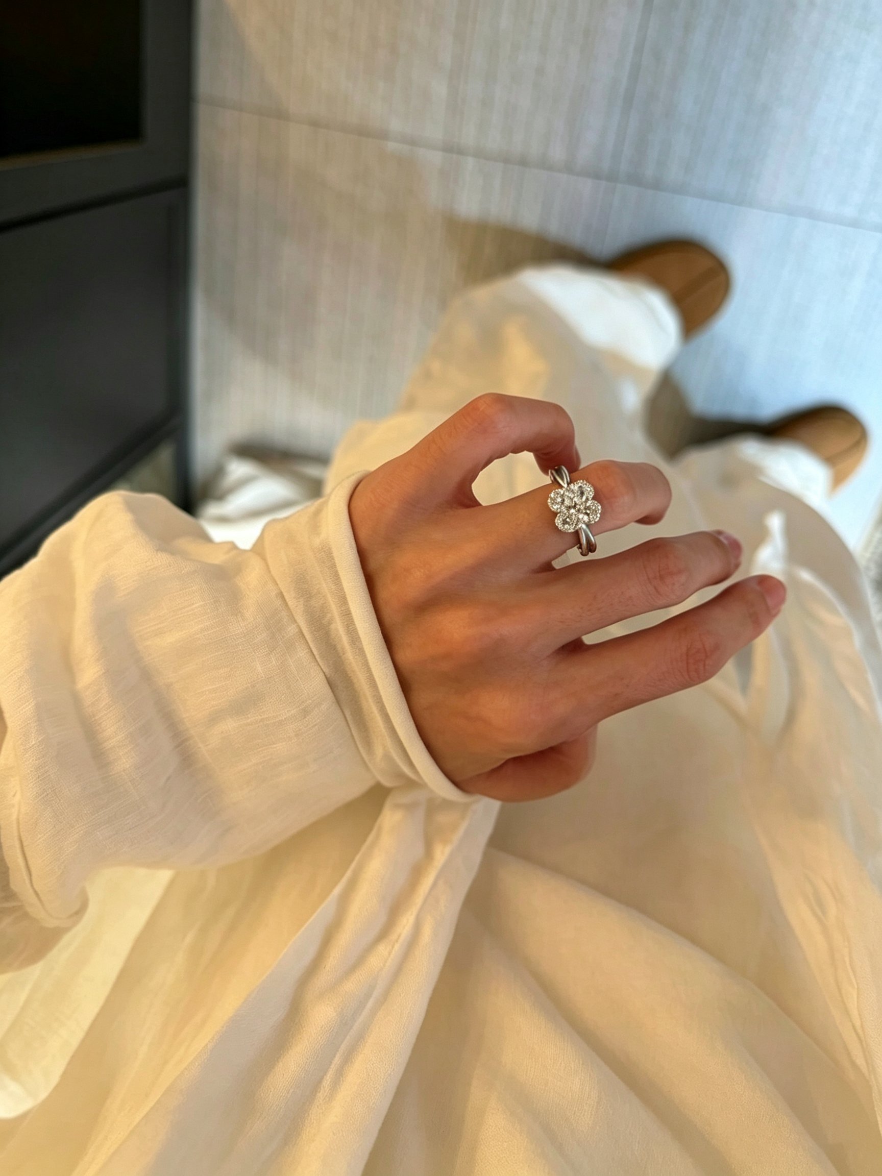 Silver Clover Sparkle Ring