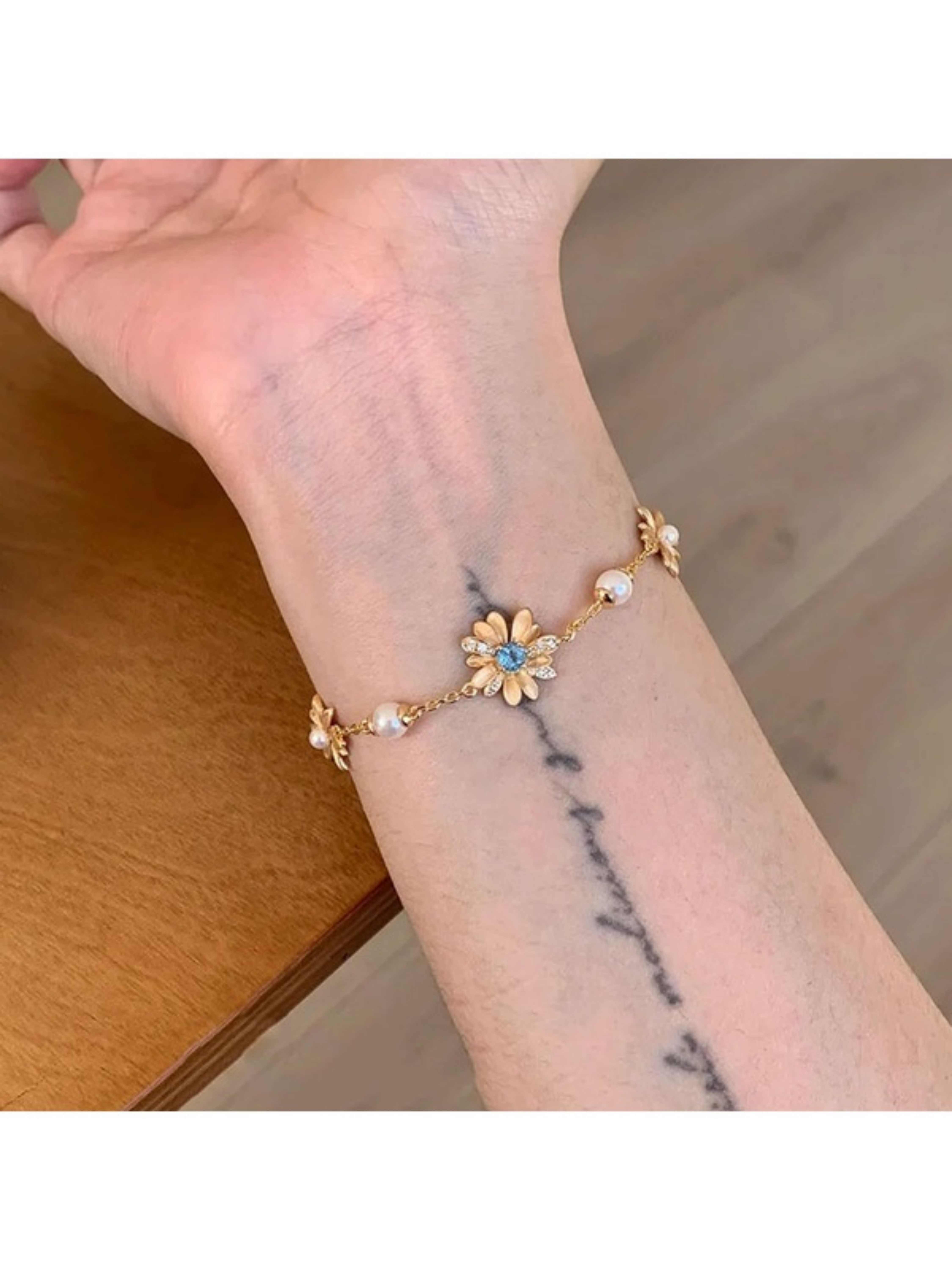 Gold Daisy and Pearl Link Bracelet