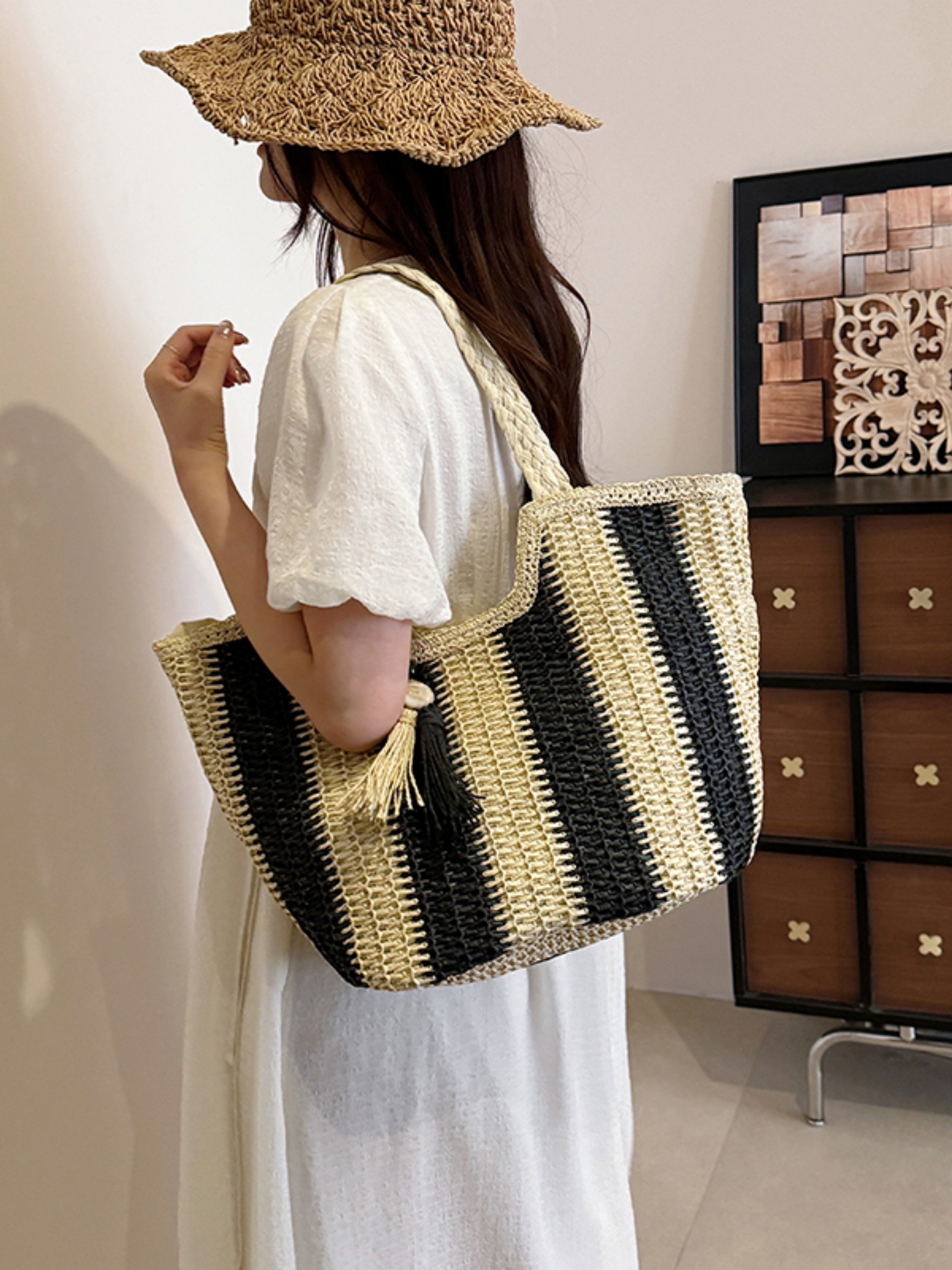 Striped Straw Shoulder Bag with Tassel