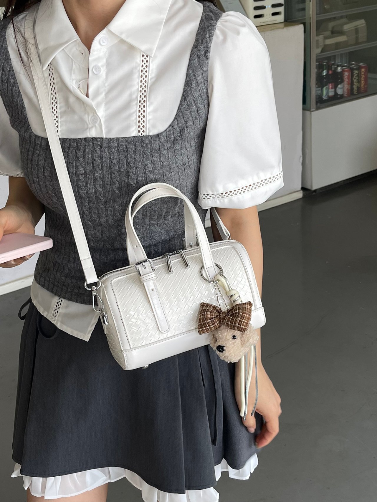 حقيبة كروس بودي ساتشيل منسوجة بلون أبيض