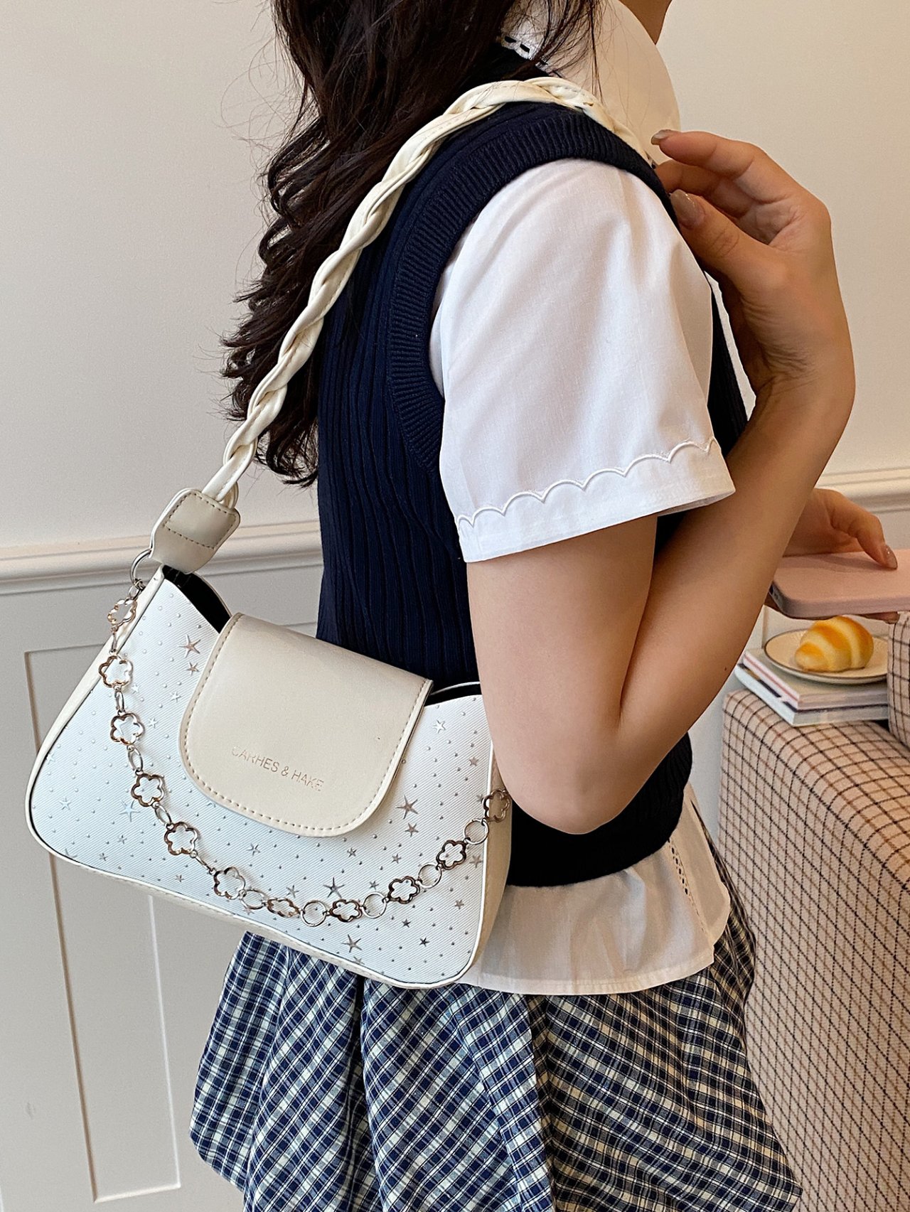 White Starry Shoulder Bag with Chain Strap
