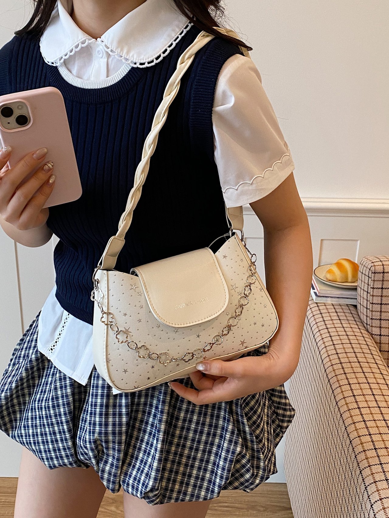 White Starry Shoulder Bag with Chain Strap