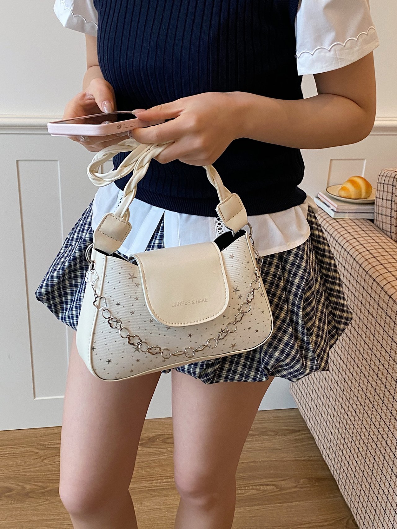 White Starry Shoulder Bag with Chain Strap