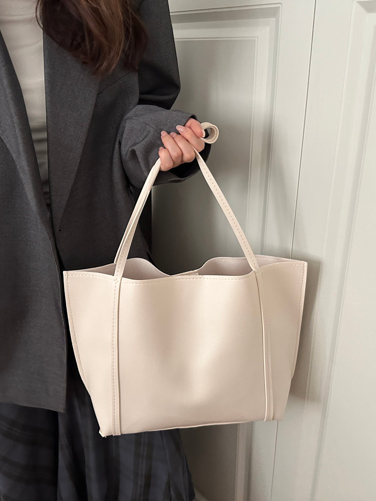 White Solid Shoulder Tote Bag