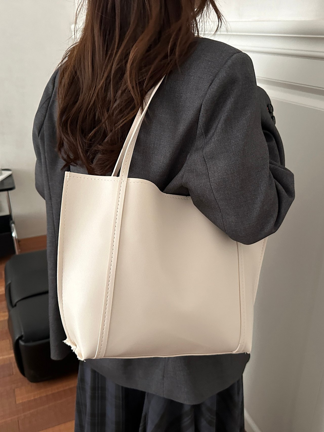 White Solid Shoulder Tote Bag