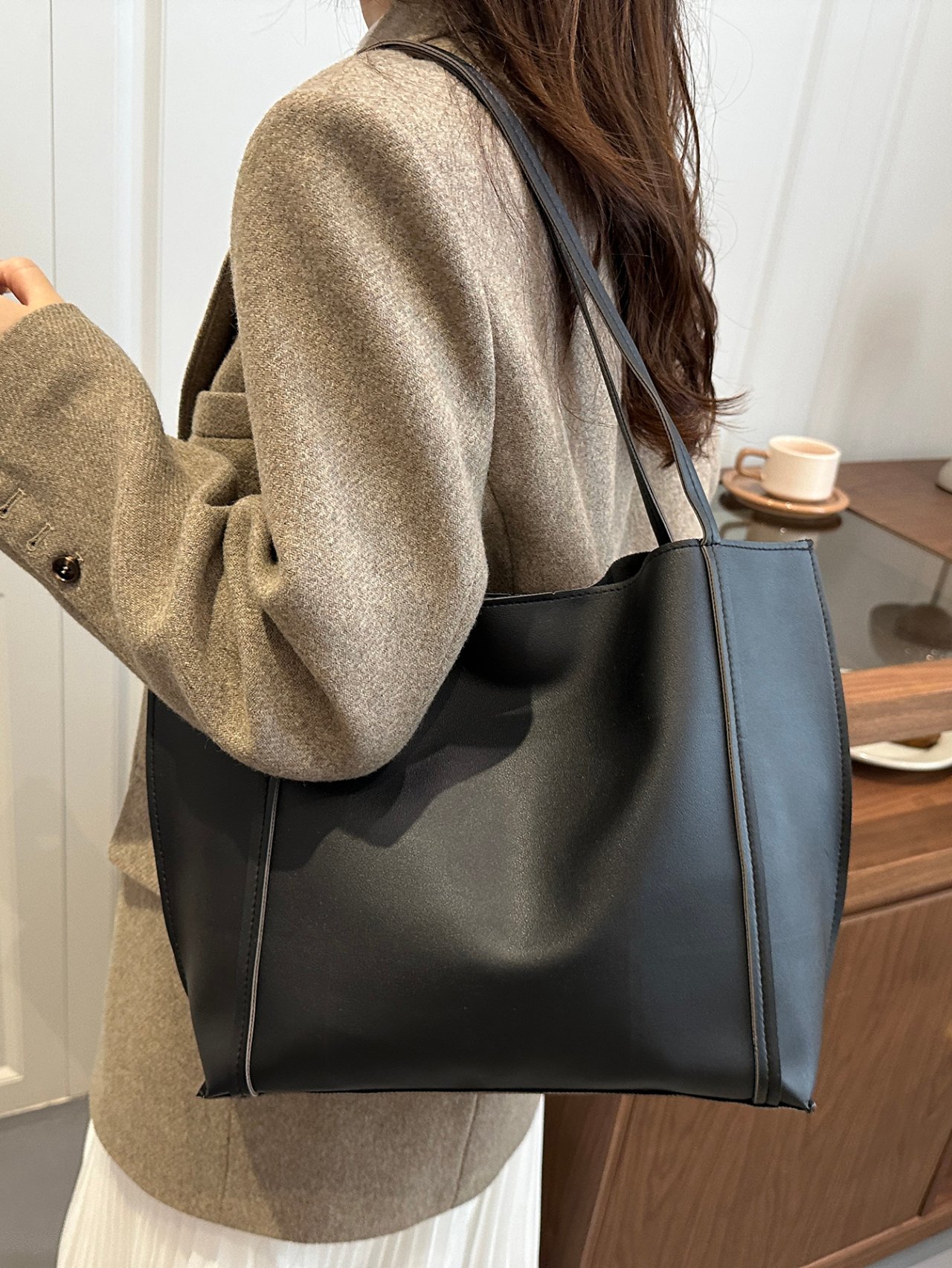 Black Solid Tote Shoulder Bag