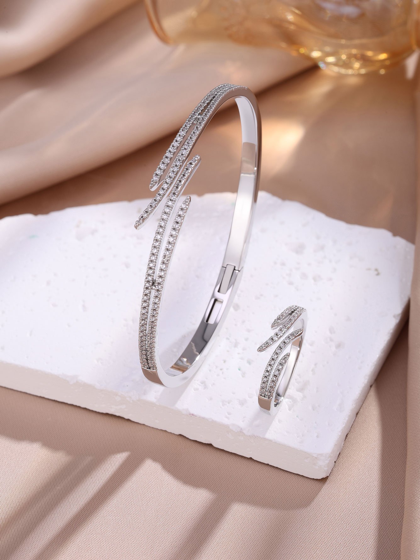 2pcs White Womens Bracelet Ring Set