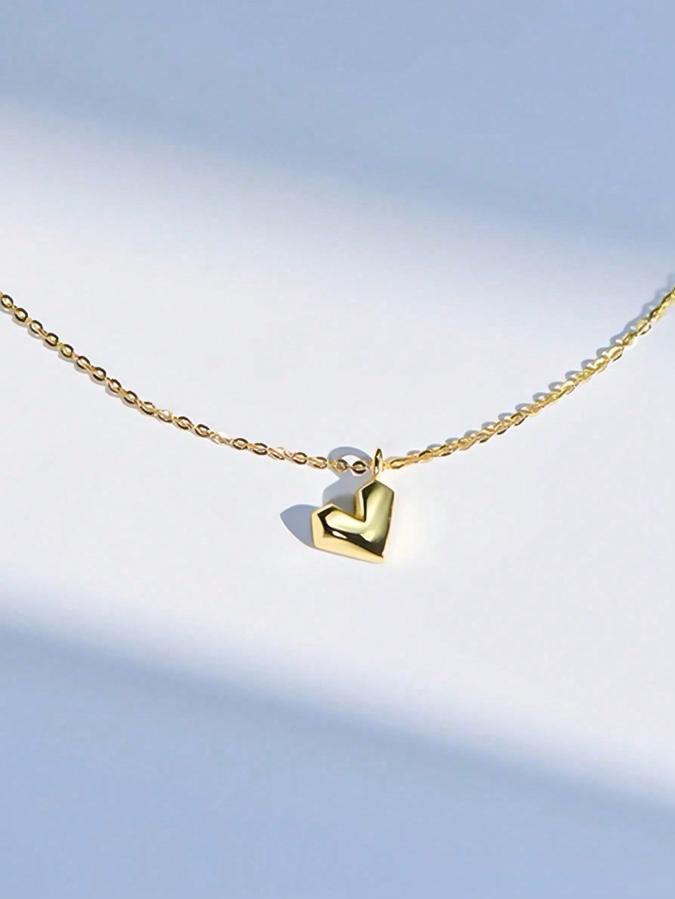 Simple Gold-Plated Heart Pendant Love Necklace Womens Couple Necklace Mens Couple Necklace Gift Jewelry Accessories