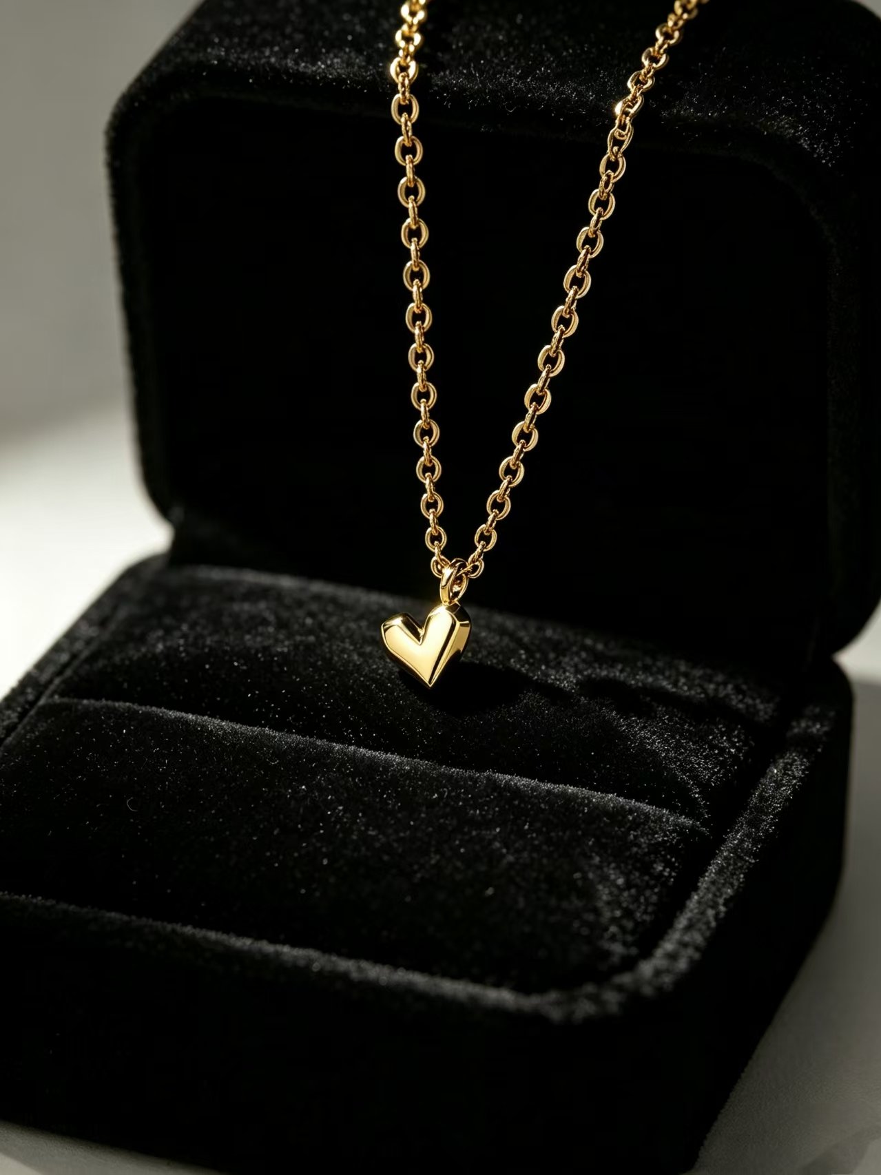 Simple Gold-Plated Heart Pendant Love Necklace Womens Couple Necklace Mens Couple Necklace Gift Jewelry Accessories