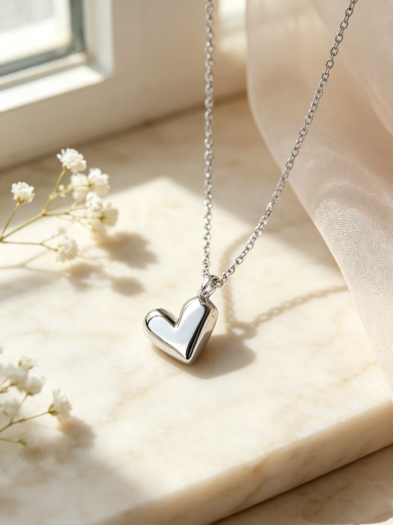 Simple Silver Heart Pendant Love Necklace Womens Couple Necklace Mens Couple Necklace Gift Jewelry Accessories