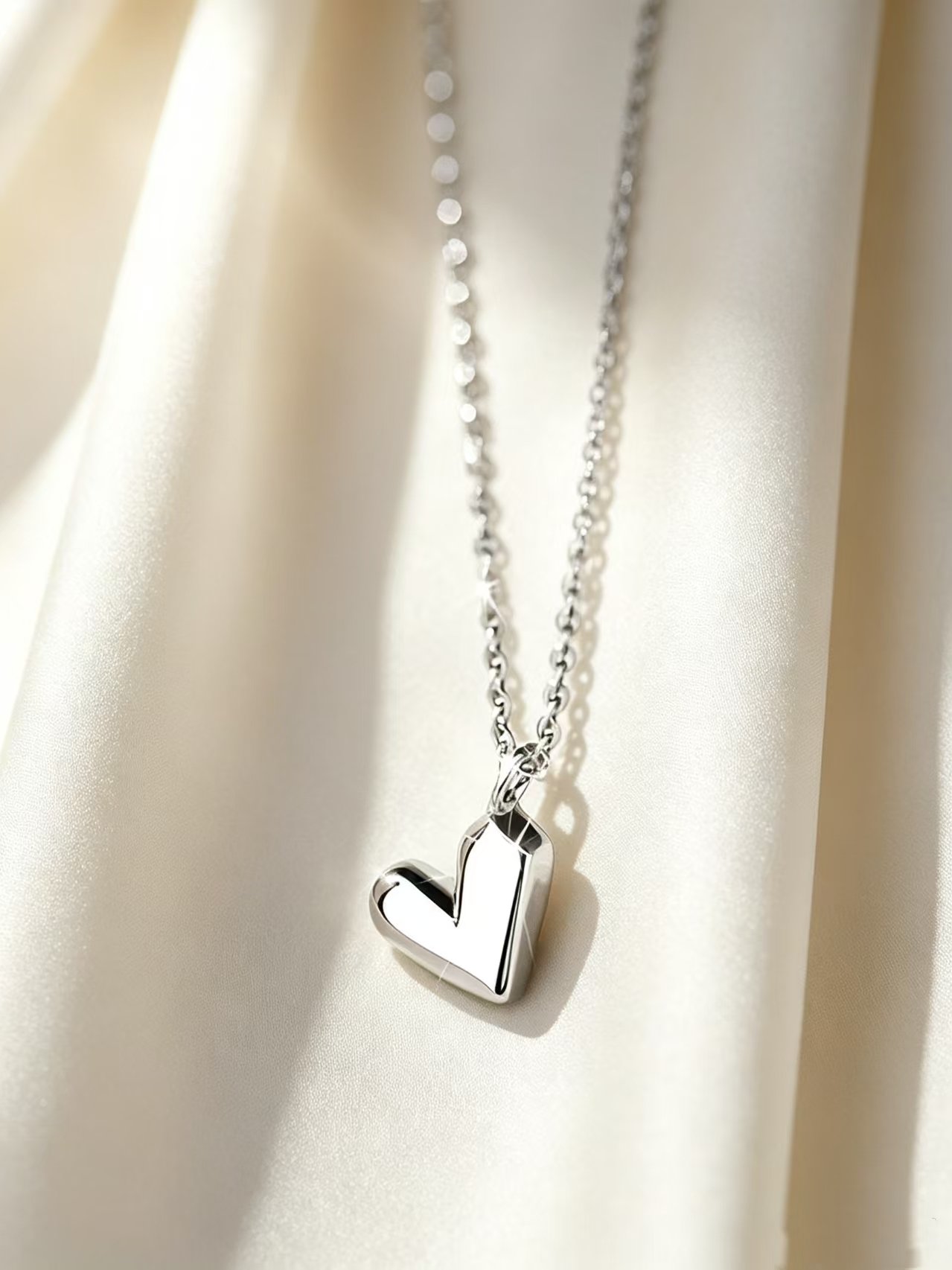 Simple Silver Heart Pendant Love Necklace Womens Couple Necklace Mens Couple Necklace Gift Jewelry Accessories