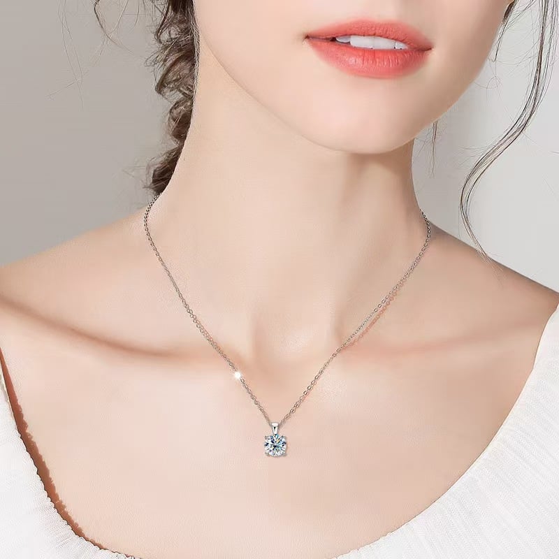 2 carat high carbon diamond necklace for women, small niche, high-end feeling, classic four-prong pendant, collar chain