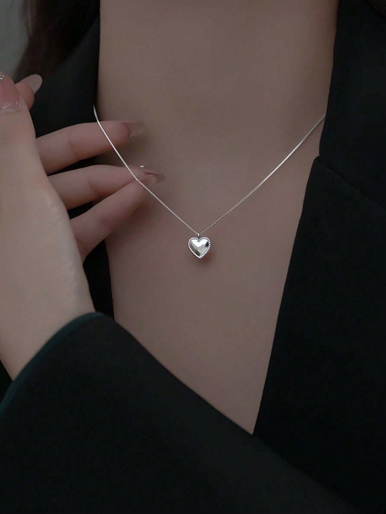 Love necklace, simple INS style, heart-shaped design, collar chain, shiny and bright, Valentines Day gift