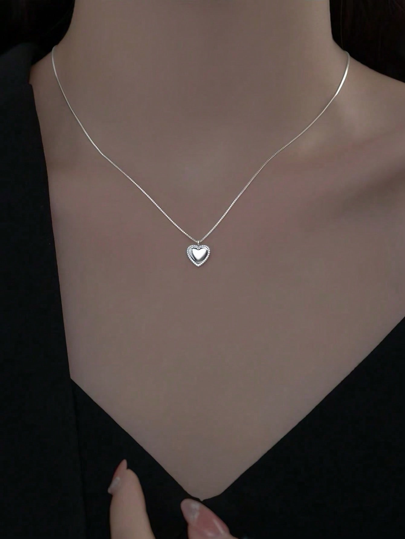 Love necklace, simple INS style, heart-shaped design, collar chain, shiny and bright, Valentines Day gift