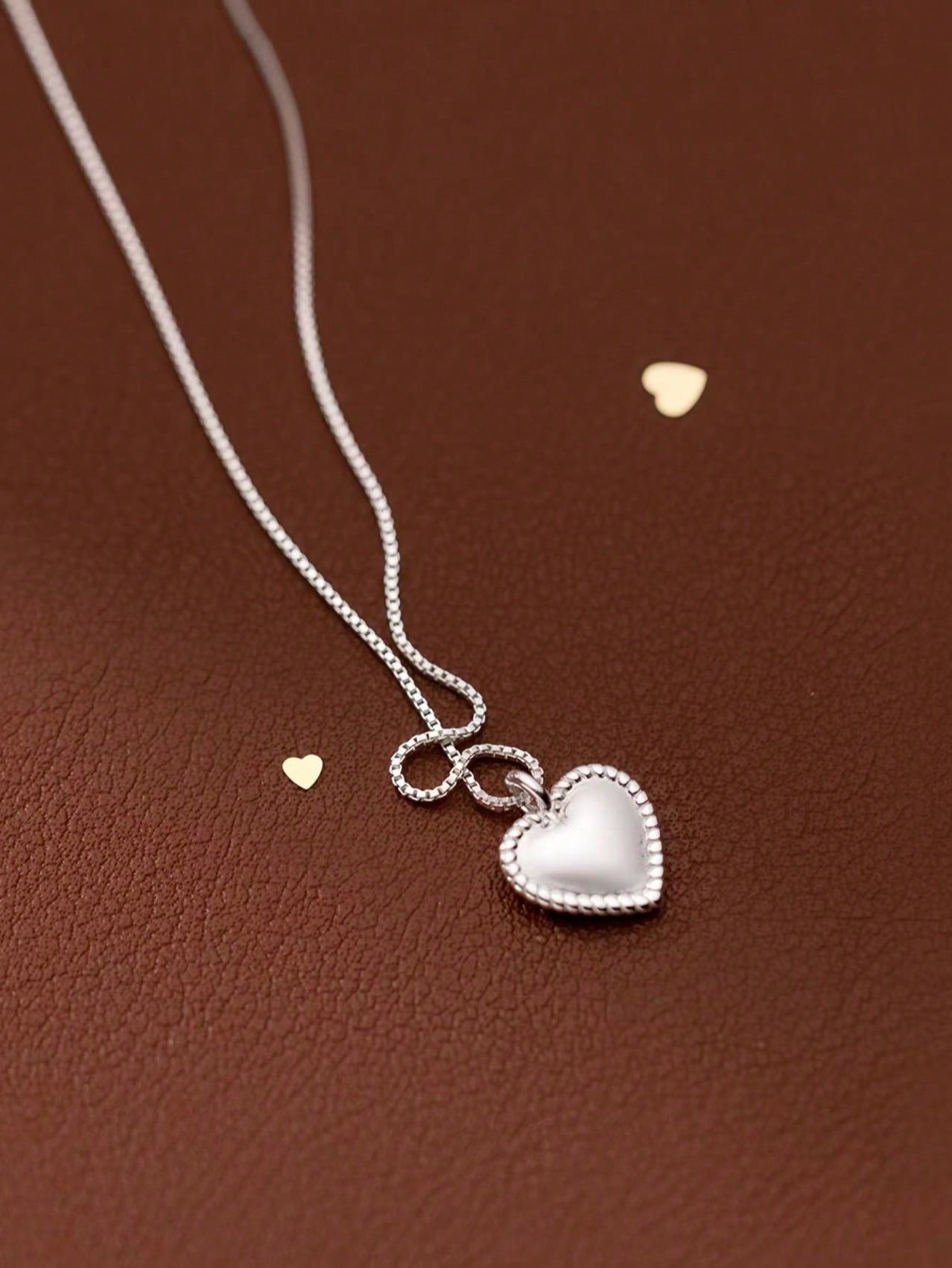 Love necklace, simple INS style, heart-shaped design, collar chain, shiny and bright, Valentines Day gift