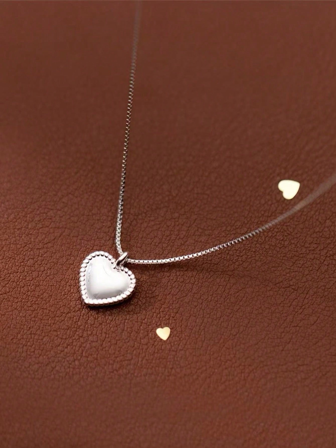 Love necklace, simple INS style, heart-shaped design, collar chain, shiny and bright, Valentines Day gift