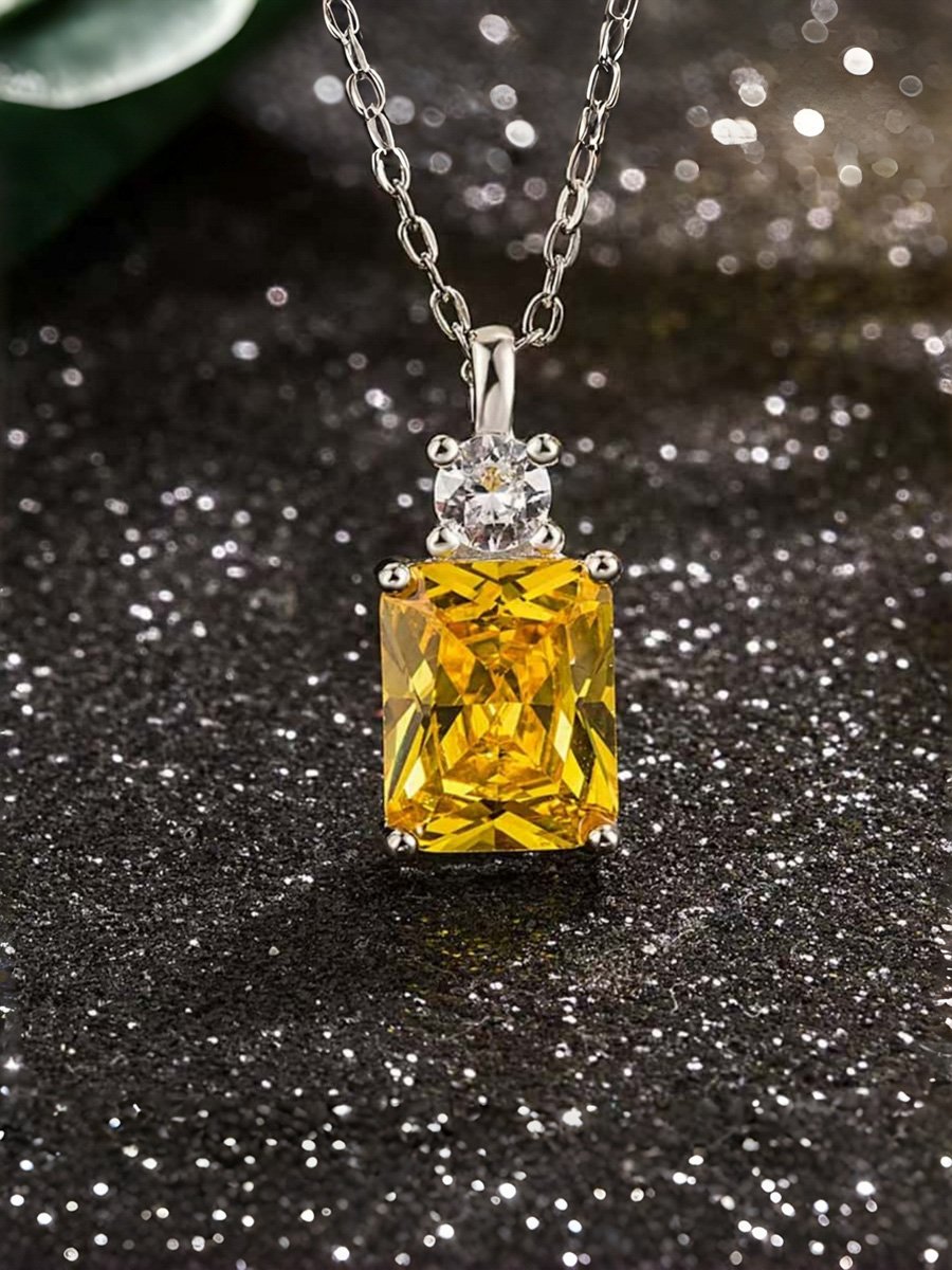 Yellow square pendant necklace for women, simple and fashionable, small niche, three-dimensional geometric design, clavicle chain