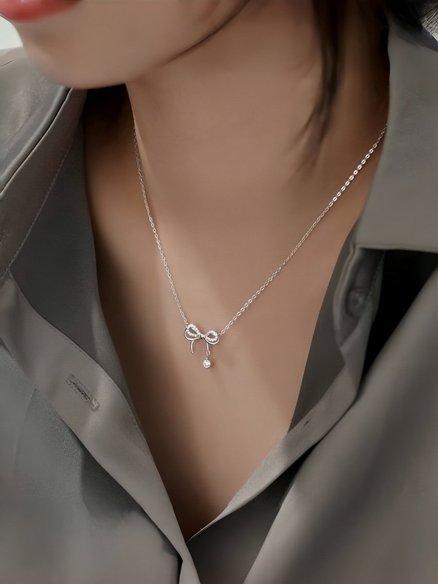 Delicate high carbon diamond bow tie necklace for women, versatile, light luxury, small niche pendant, butterfly dream collar chain, gift