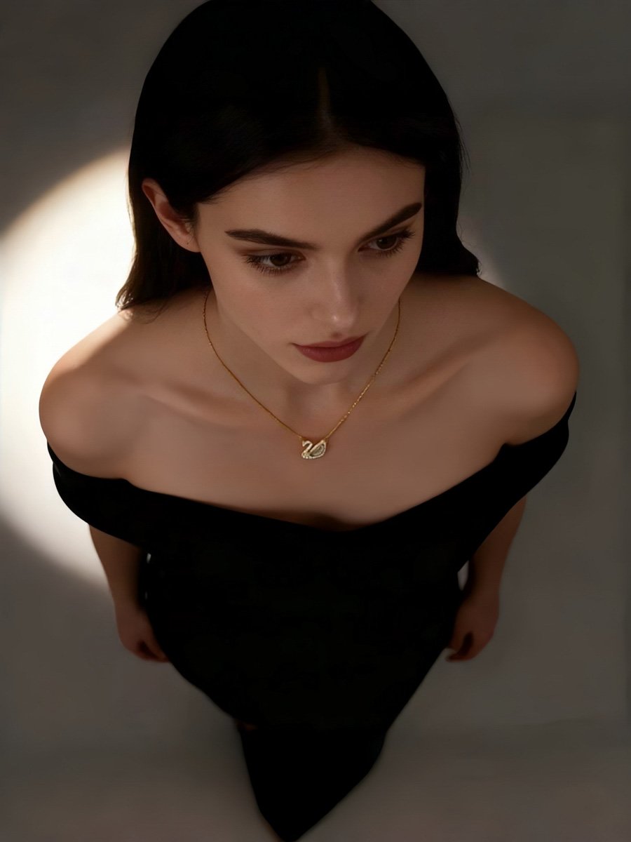 Fashion high-end golden swan pendant necklace lady exquisite light luxury unique design collar chain