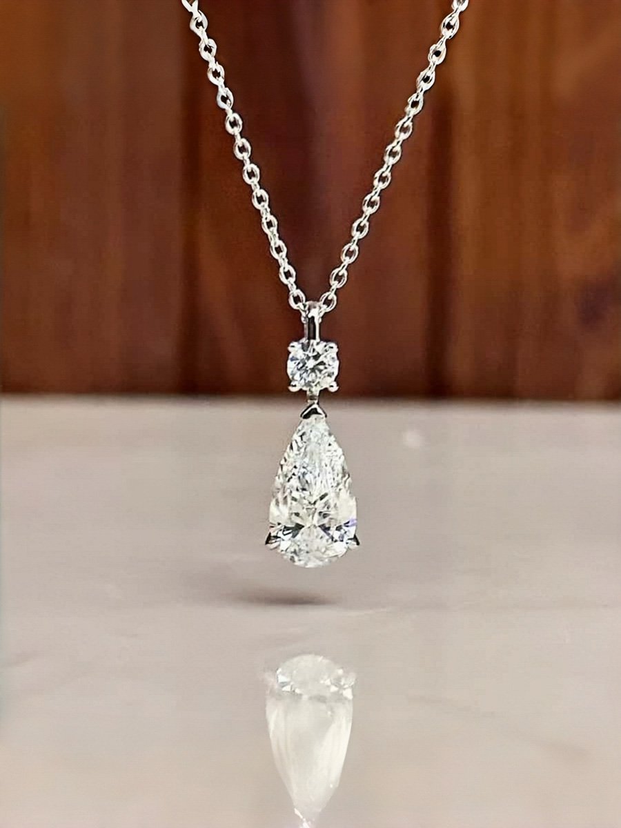 Ultra-shiny water drop diamond necklace for women, hot sale, light luxury pendant, high-end feeling, daily versatile