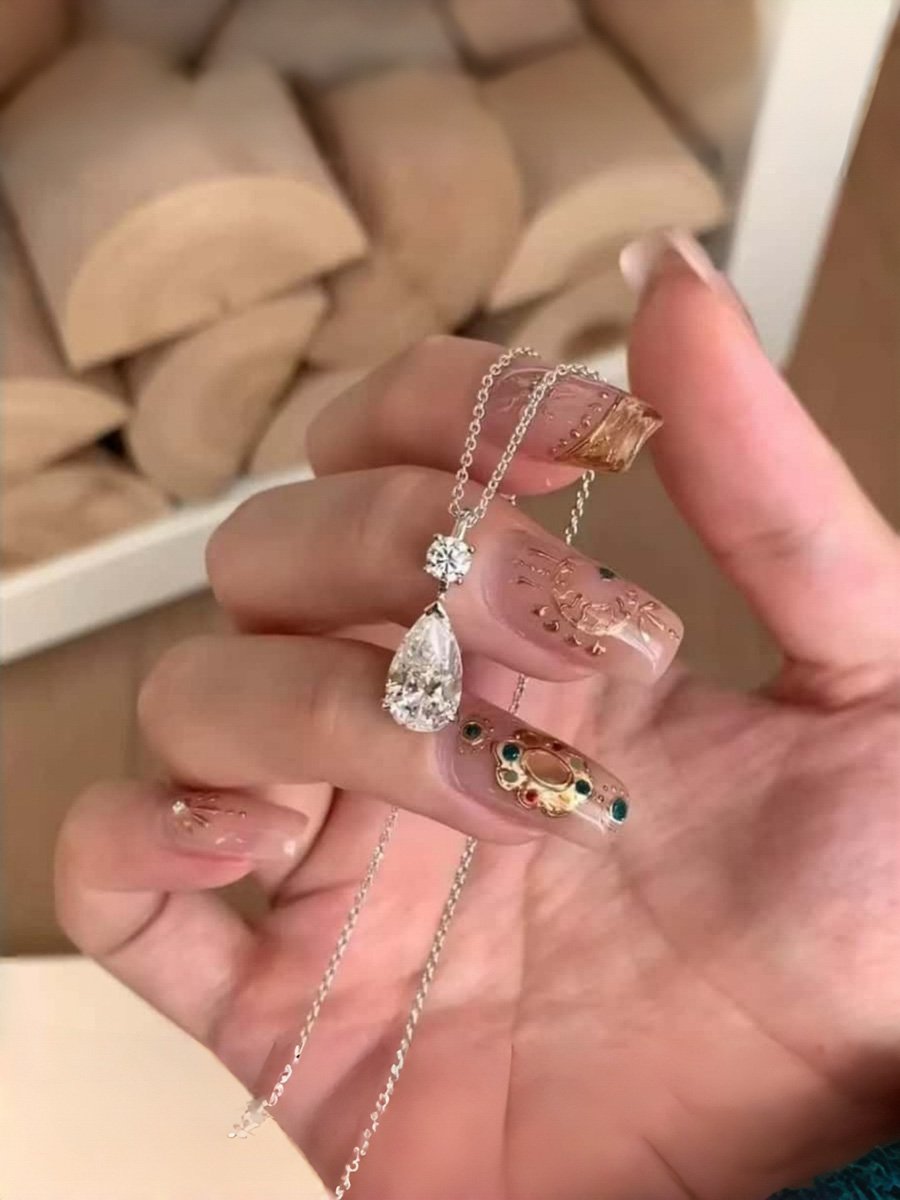Ultra-shiny water drop diamond necklace for women, hot sale, light luxury pendant, high-end feeling, daily versatile