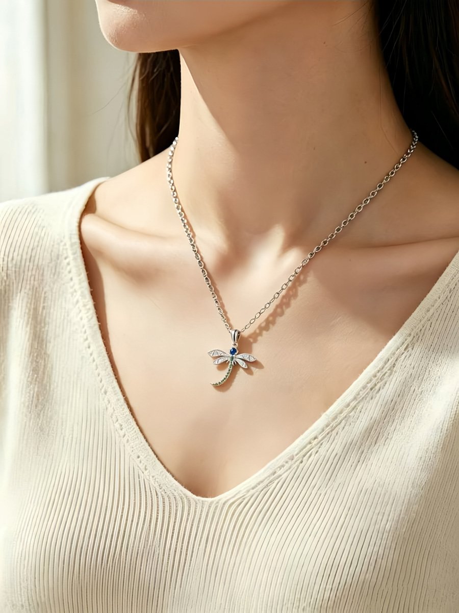 Cute and versatile long-sleeve dragonfly pendant necklace for women