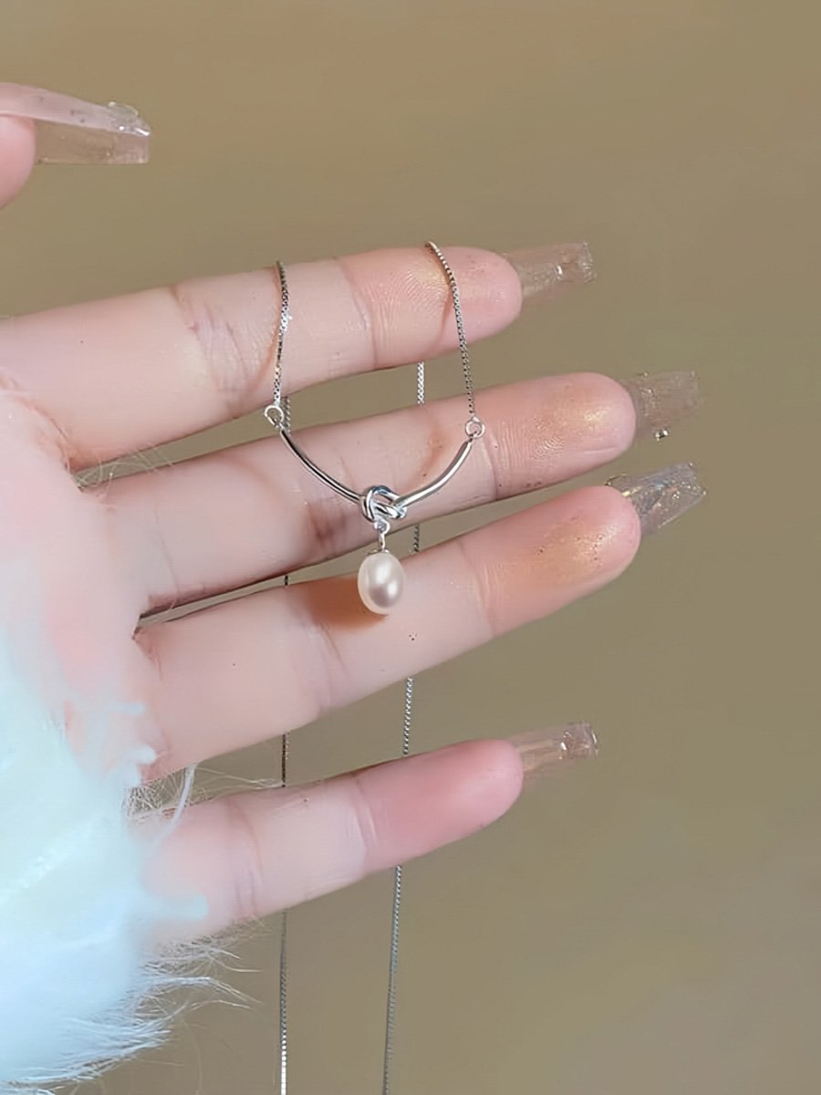Pearl rope knot necklace for women, simple, high-end, light luxury, niche design, versatile, exquisite, gentle temperament, clavicle chain