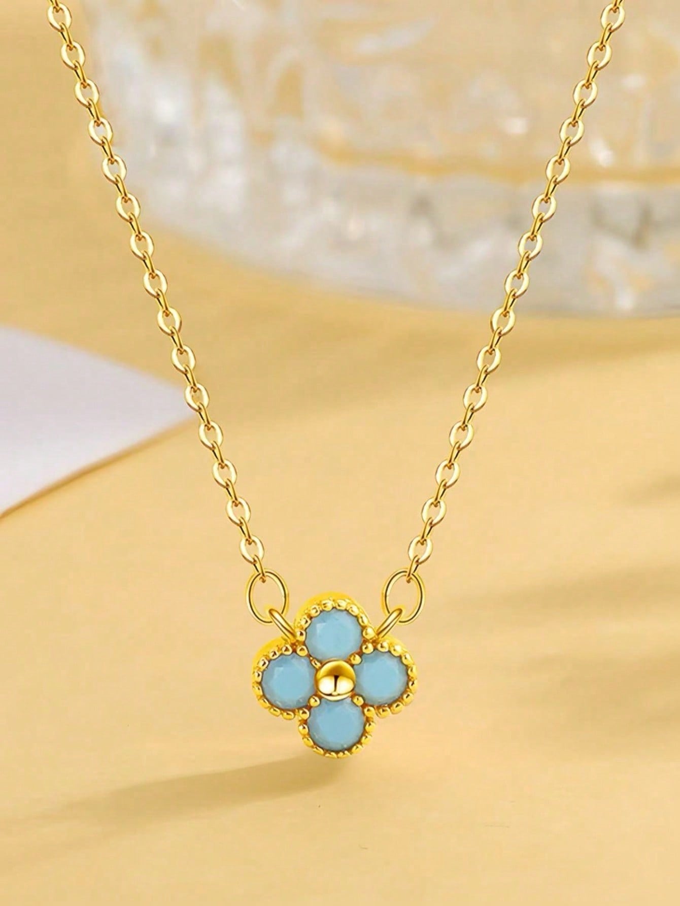 Simple style flower-embedded diamond and turquoise pendant necklace