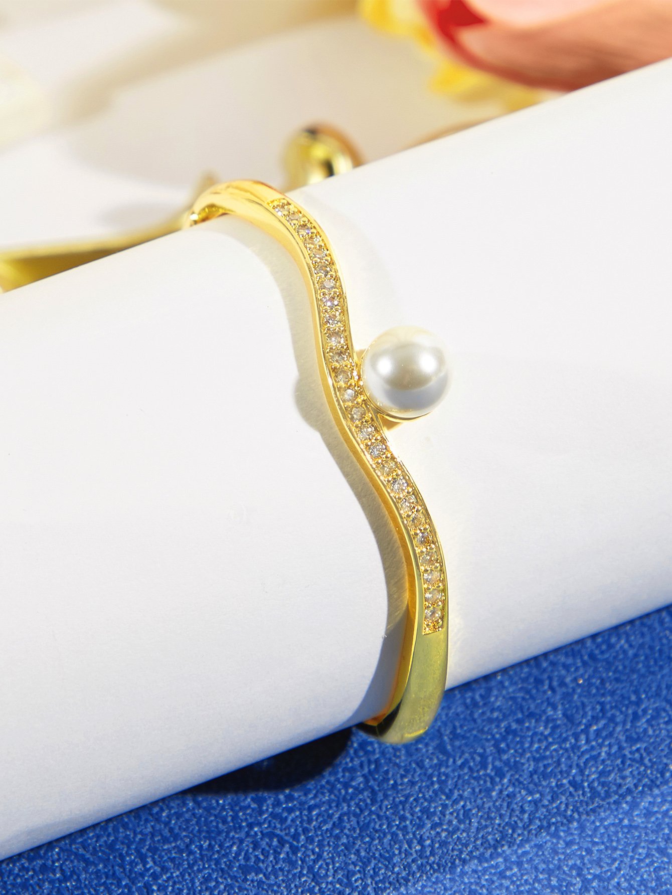 High Quality Ladies 20k Gold Plated Thin Bangle Sparkling AAA Cubic Zirconia Pearl Bracelet for Daily Party
