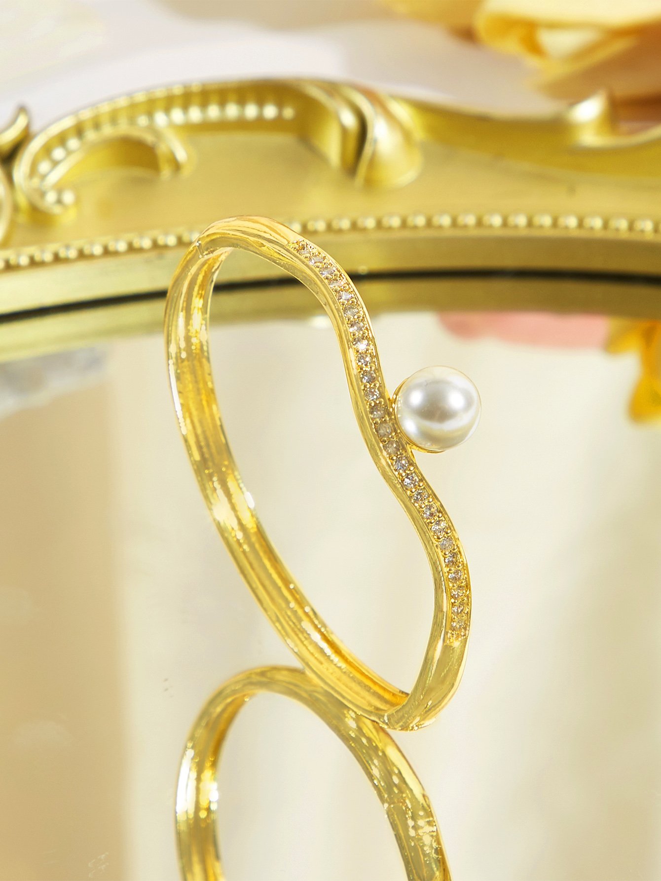 High Quality Ladies 20k Gold Plated Thin Bangle Sparkling AAA Cubic Zirconia Pearl Bracelet for Daily Party