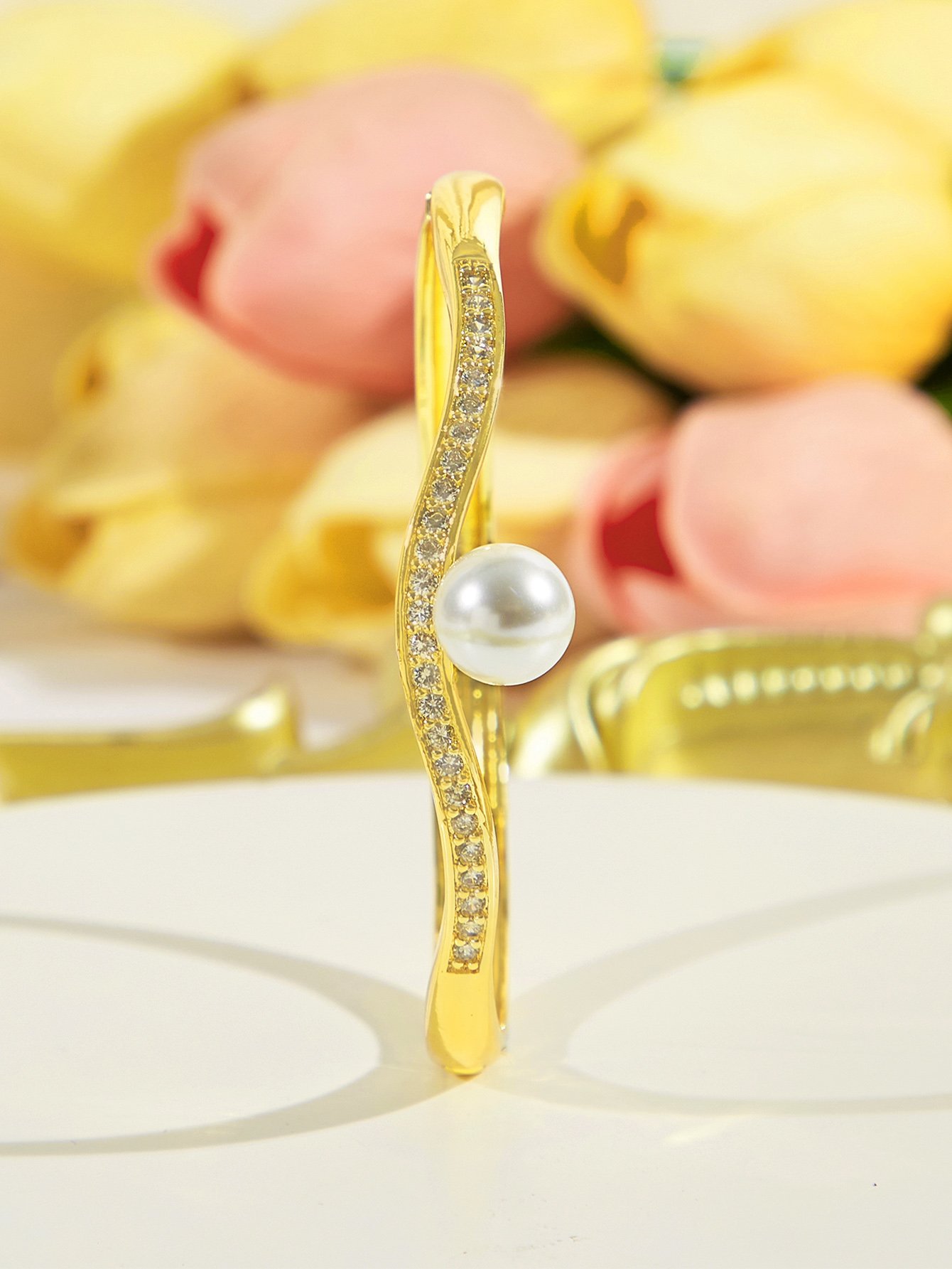 High Quality Ladies 20k Gold Plated Thin Bangle Sparkling AAA Cubic Zirconia Pearl Bracelet for Daily Party