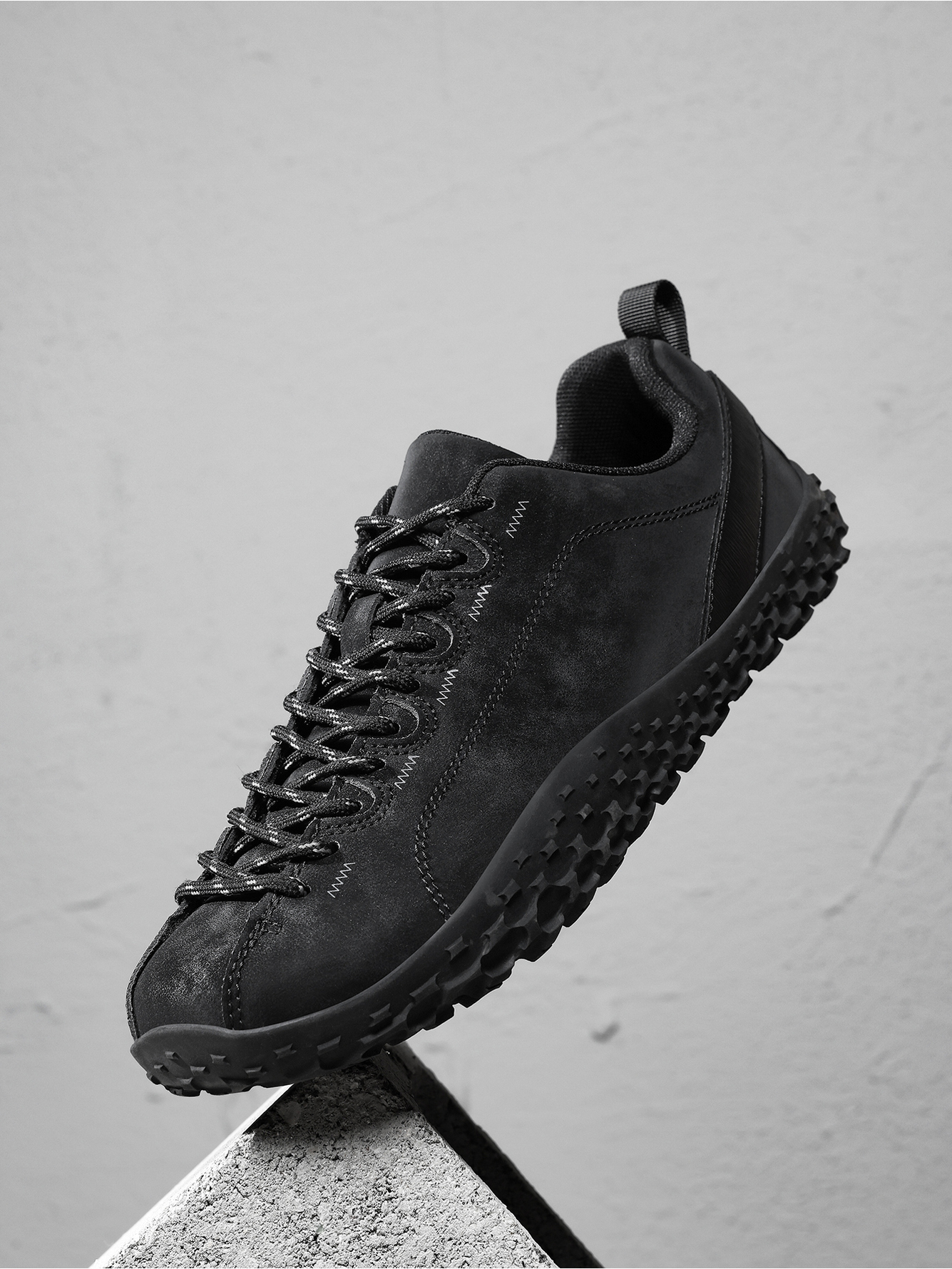 Black Plain Lace Ups Sneakers