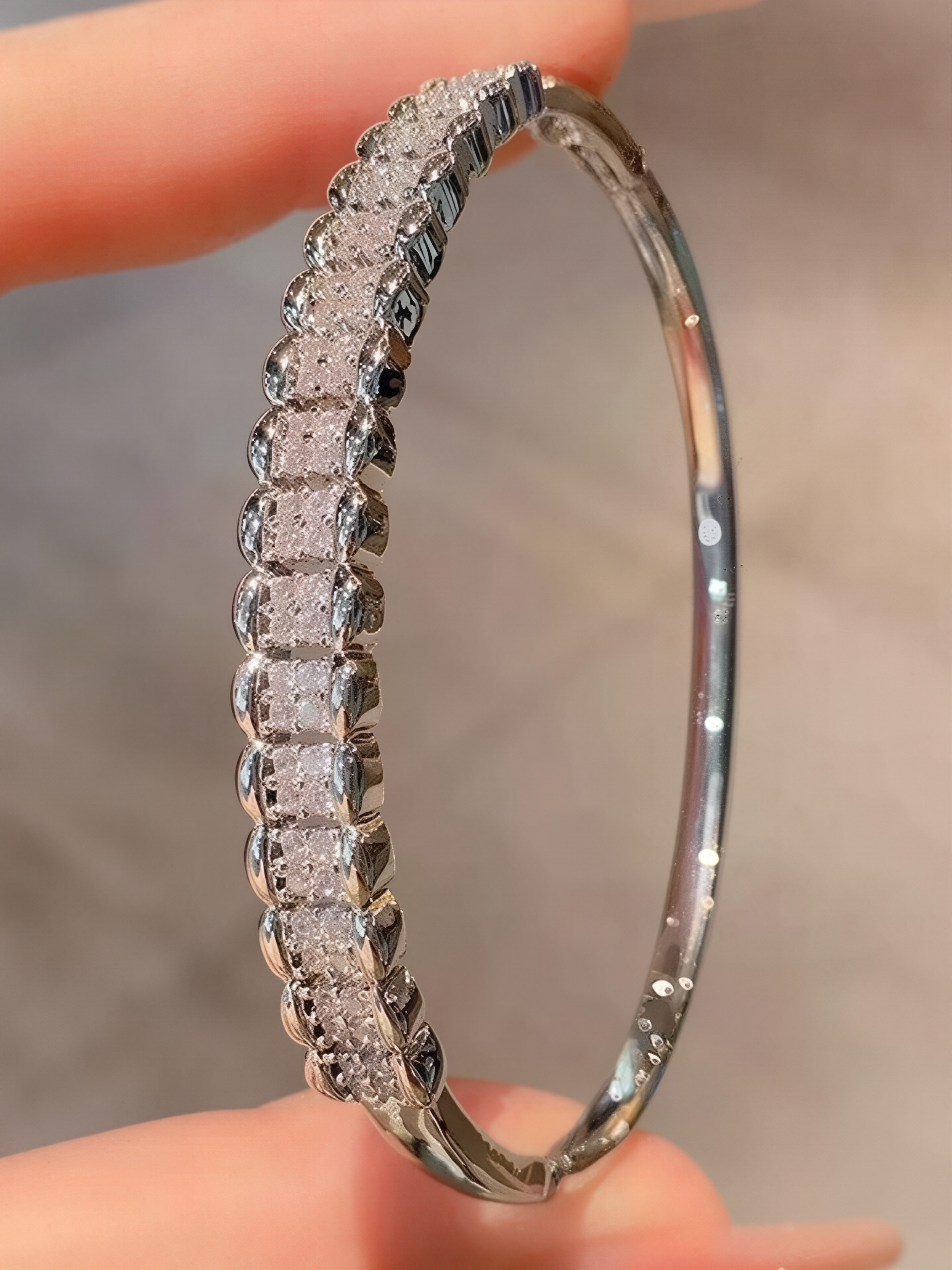 A silver honeycomb-shaped bracelet set with ultra-shiny cubic zirconia, perfect for parties and dinners