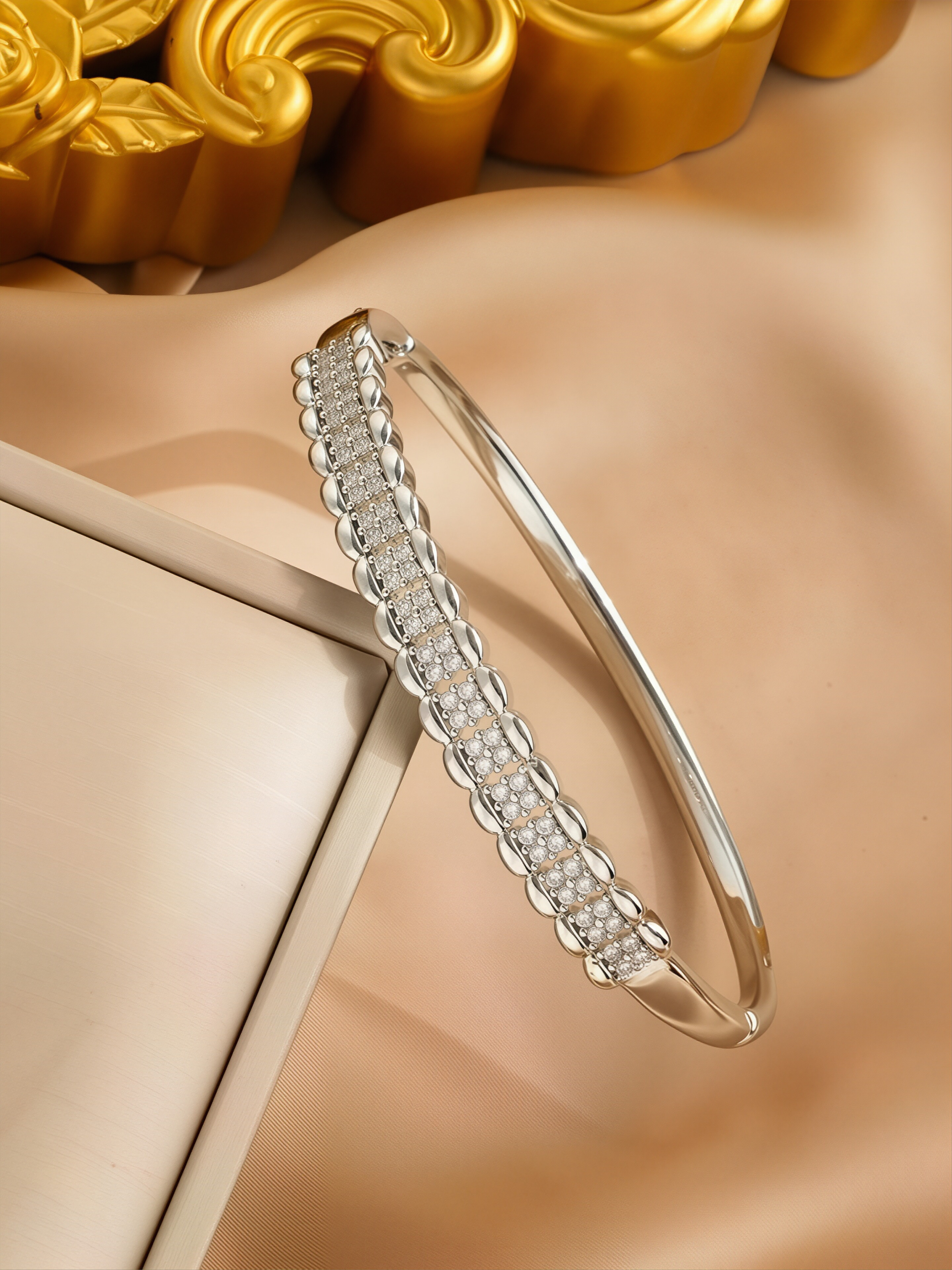 A silver honeycomb-shaped bracelet set with ultra-shiny cubic zirconia, perfect for parties and dinners