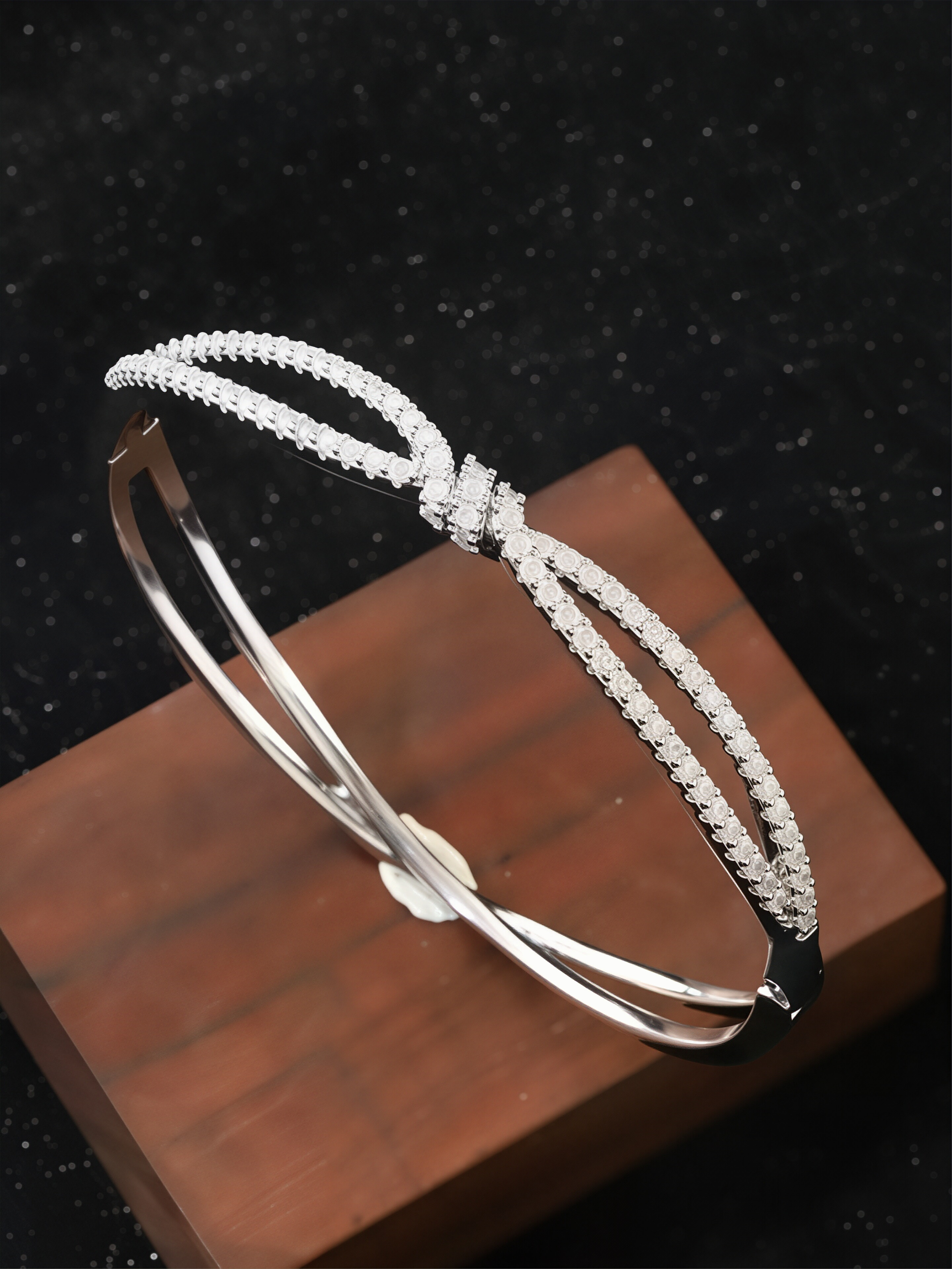Sparkling Silver Knot Cubic Zirconia Bracelet for Women