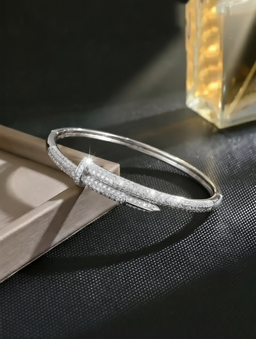 Silver nail-shaped cubic zirconia womens rust-proof bracelet, suitable for wear at parties and events