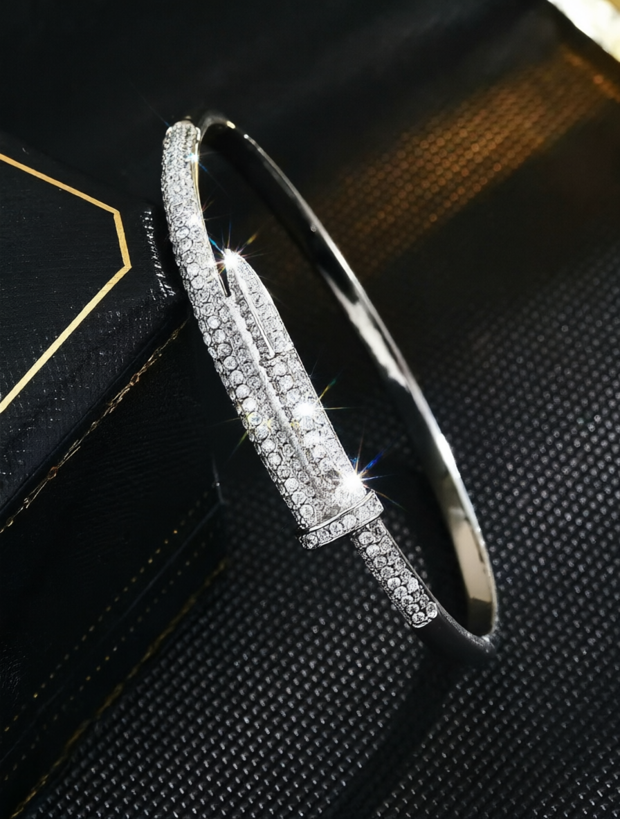 Silver nail-shaped cubic zirconia womens rust-proof bracelet, suitable for wear at parties and events