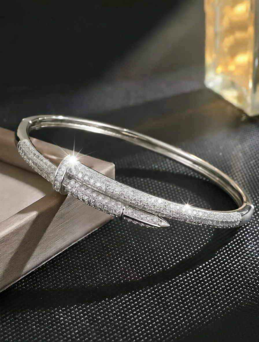 Silver nail-shaped cubic zirconia womens rust-proof bracelet, suitable for wear at parties and events