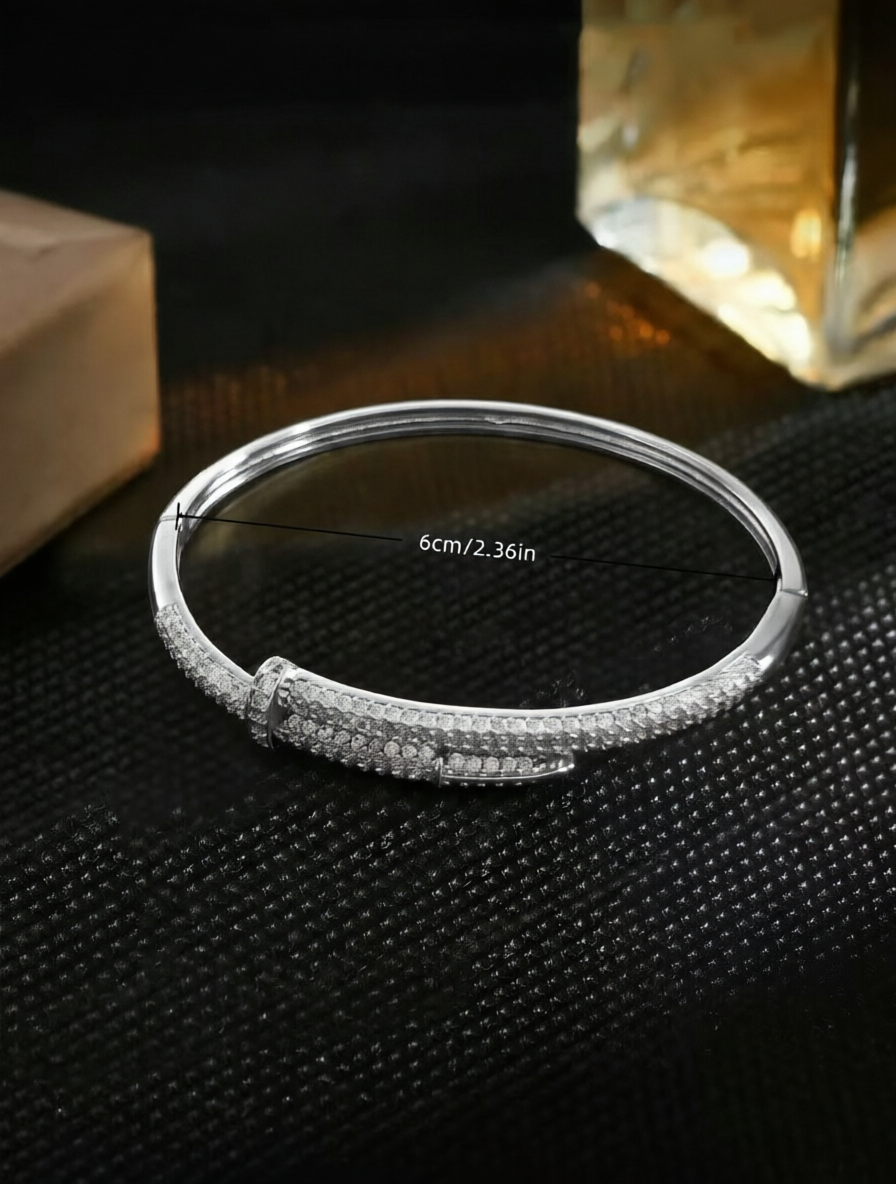 Silver nail-shaped cubic zirconia womens rust-proof bracelet, suitable for wear at parties and events