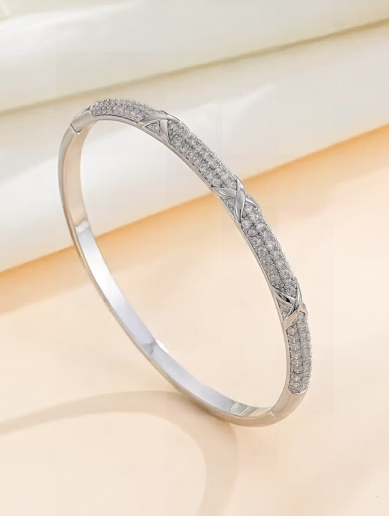 Cross-shaped silver-plated rust-proof bracelet, cubic zirconia womens bracelet, suitable for parties and events