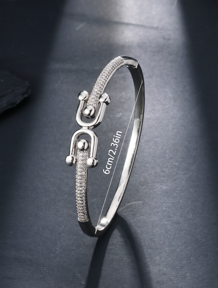 A silver-plated rust-proof bracelet in the shape of a horseshoe, made of cubic zirconia, suitable for ladies to wear to parties and events