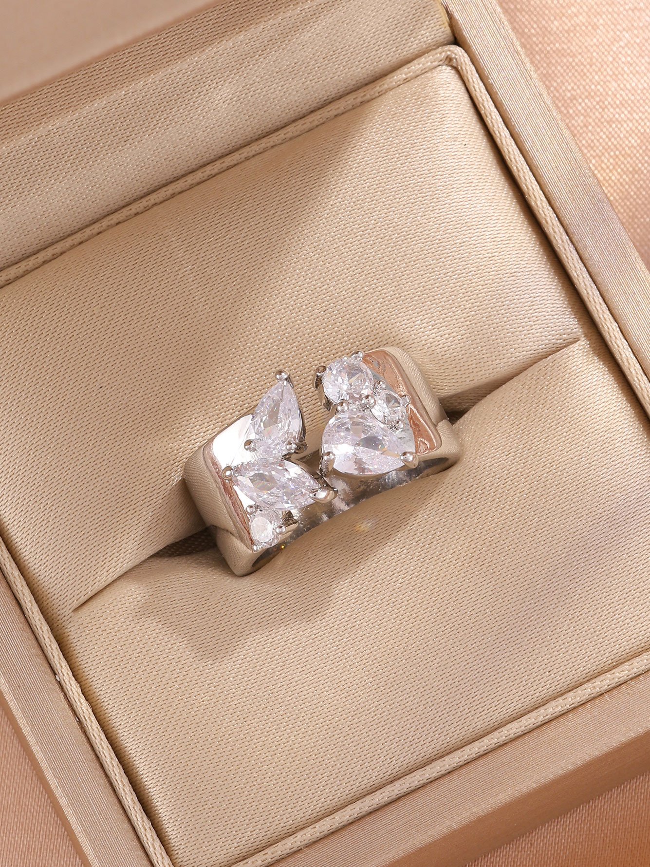 1pc Womens Silver Multi-shape Zircon Ring
