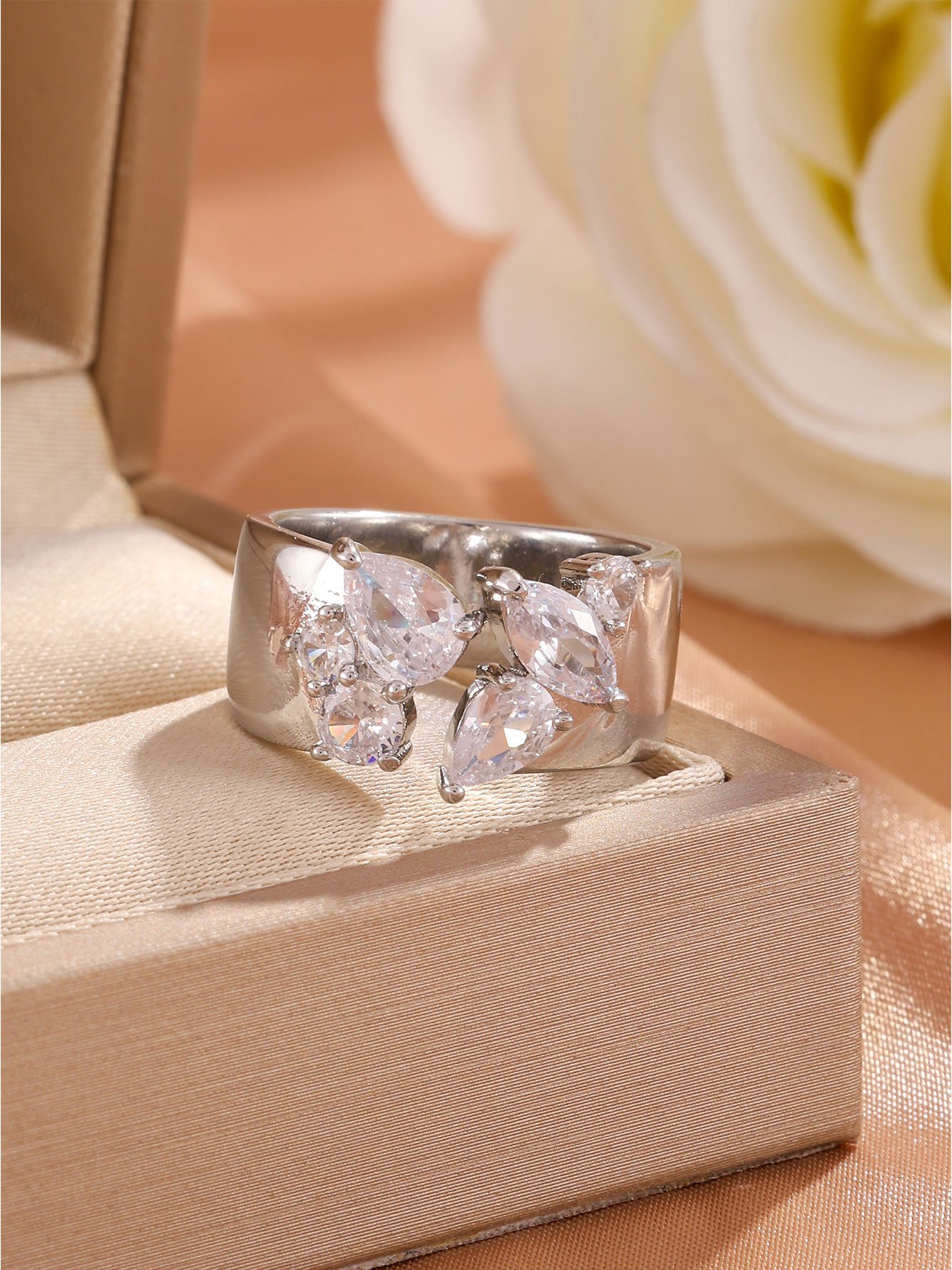 1pc Womens Silver Multi-shape Zircon Ring