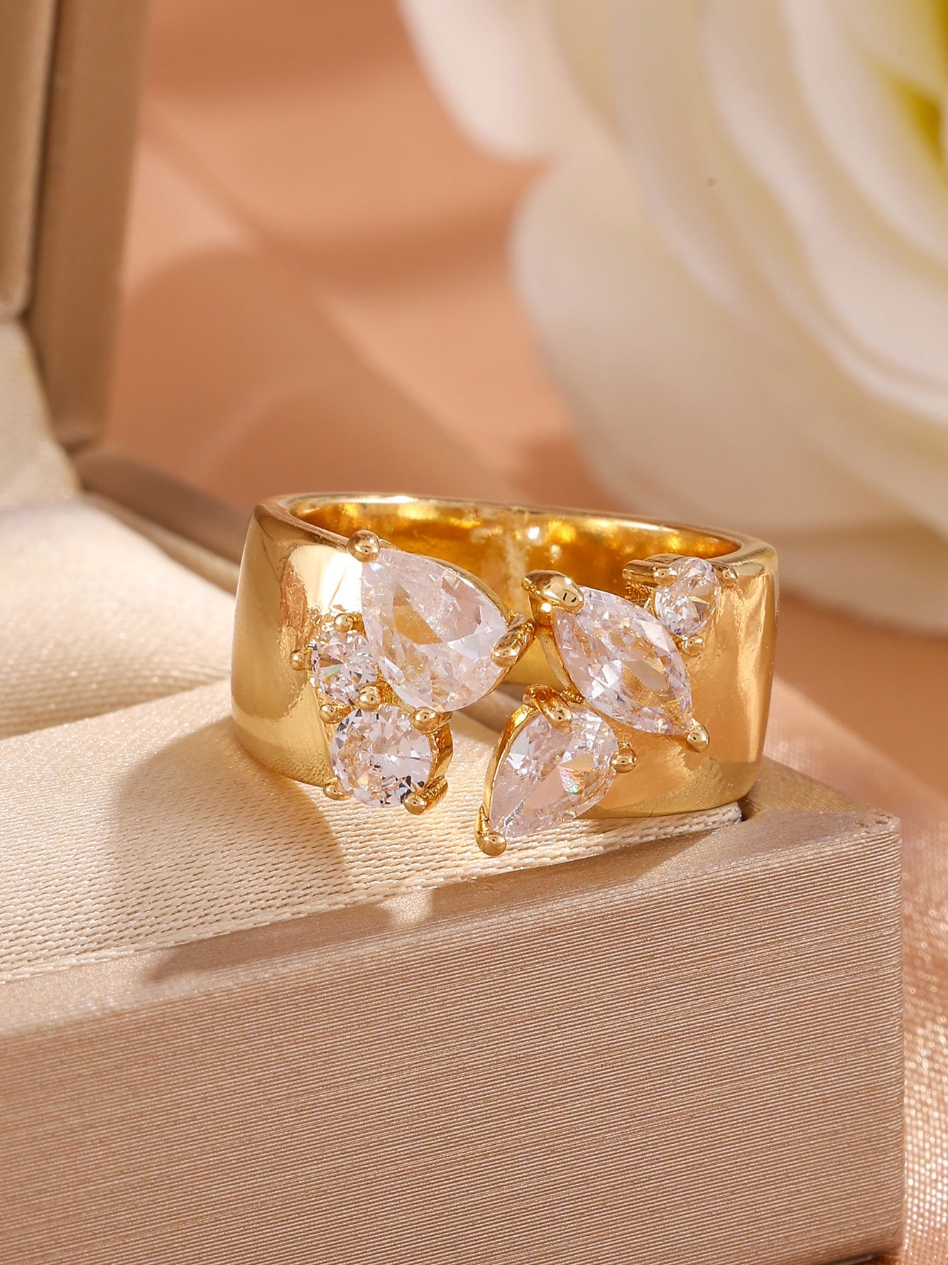1pc Womens Gold Multi-shape Zircon Ring